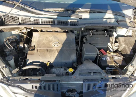 2011 Toyota Sienna Le V6 z USA, uszkodzony, nr VIN 5TDKK3DC4BS149701